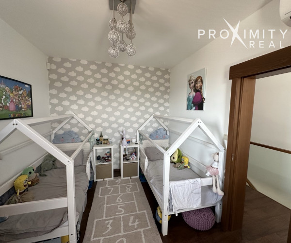 Rodinný dom s bazénom a garážou v Košice - Krásna