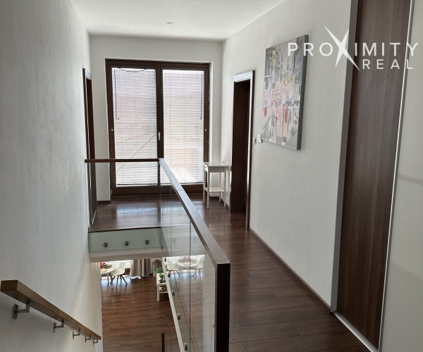 Rodinný dom s bazénom a garážou v Košice - Krásna