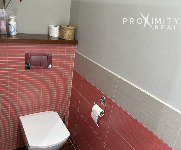 Rodinný dom s bazénom a garážou v Košice - Krásna