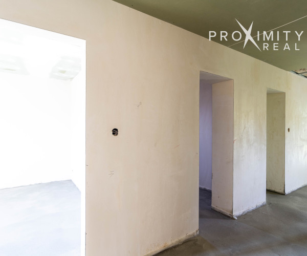 REZERVOVANÉ! Rodinný dom s priestranným 934m2 pozemkom, 5 izbami a 3 kúpelňami