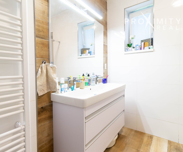 IHNEĎ VOĽNÝ! 2izb. byt na prenájom s parkovaním a záhradou - Sever