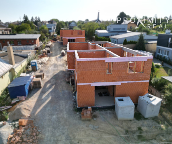 VILADOMY PEREŠ 4,5 izb. byt s vlastnou záhradou a 2xparkovaním