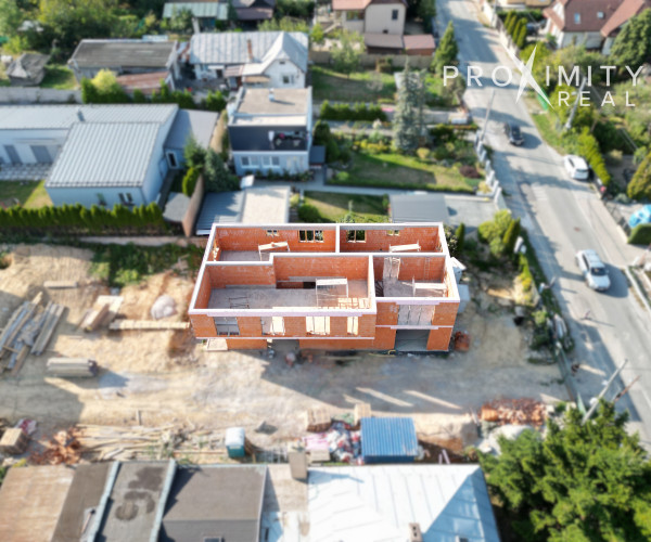 VILADOMY PEREŠ 4,5 izb. byt s vlastnou záhradou a 2xparkovaním