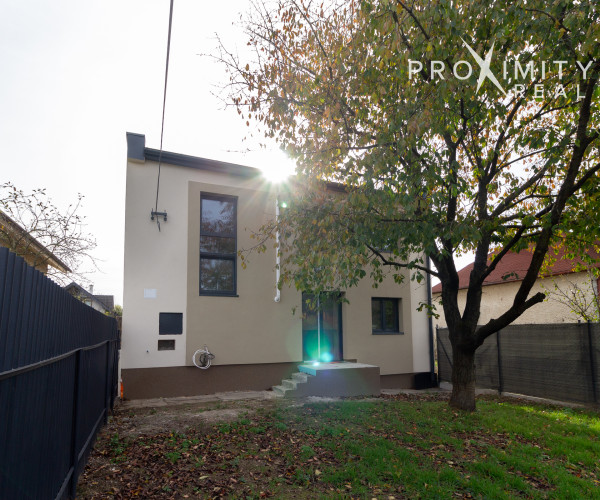 REZERVOVANÉ! Rodinný dom s priestranným 934m2 pozemkom, 5 izbami a 3 kúpelňami