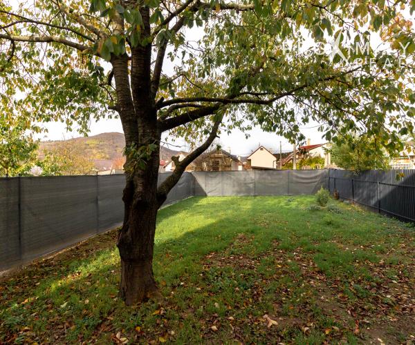 REZERVOVANÉ! Rodinný dom s priestranným 934m2 pozemkom, 5 izbami a 3 kúpelňami