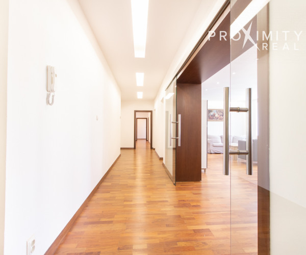 4izb. zariadený byt - 144m2 v centre s 2x parkovacie miesto-IHNEĎ VOĽNÝ