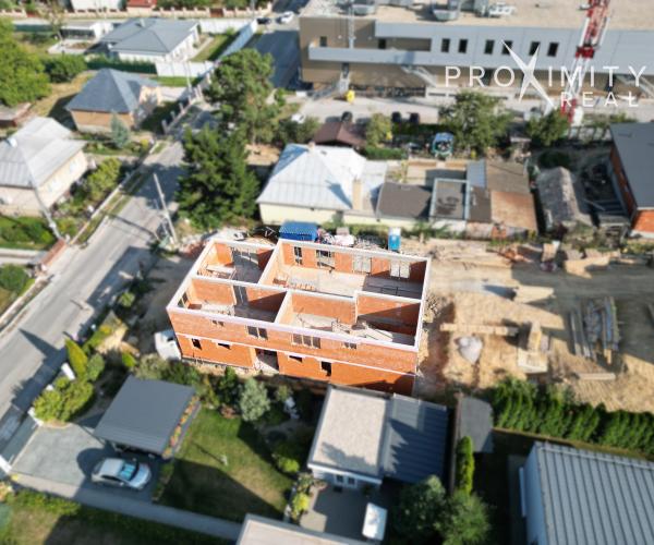 VILADOMY PEREŠ  3 izb. byt s vlastnou záhradou a 2xparkovanie