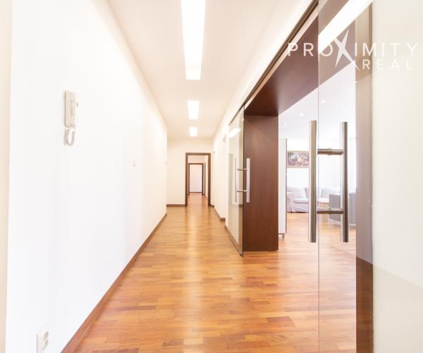 4izb. zariadený byt - 144m2 v centre s 2x parkovacie miesto-IHNEĎ VOĽNÝ