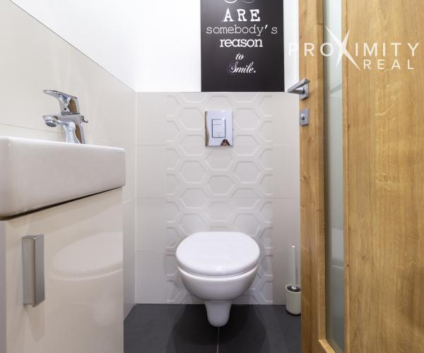 Park Anička, ihneď voľný 2-izb. byt, zariadený s garážovým státím