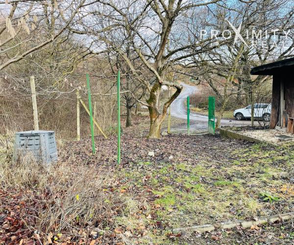 Krásna, slnečná a pokojná záhrada iba 7 minút od úplného centra mesta – Geder