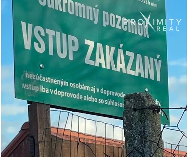 Krásna, slnečná a pokojná záhrada iba 7 minút od úplného centra mesta – Geder