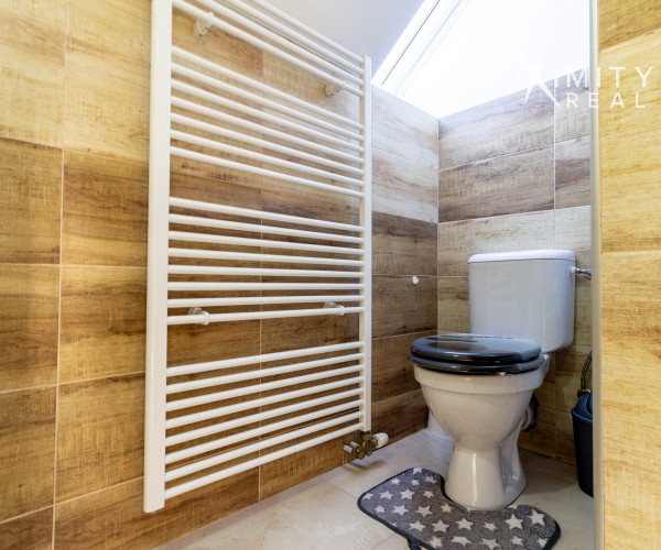 Podnikateľské priestory a priestranný rodinný dom s úžitkovou plochou 320 m² na pozemku s rozlohou 672 m² v atraktívnej lokalite!