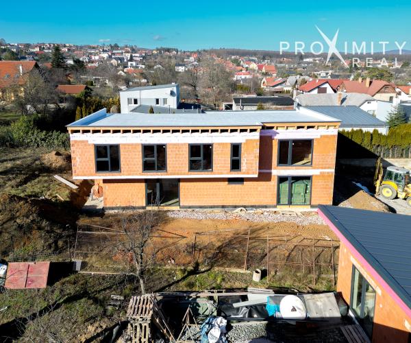 VILADOMY PEREŠ  3 izb. byt s vlastnou záhradou a 2xparkovanie