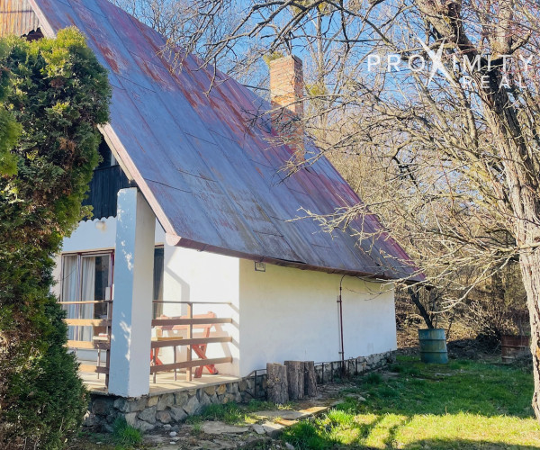 Mončí potok - Idylická záhrada s murovanou chatou – váš súkromný kúsok raja