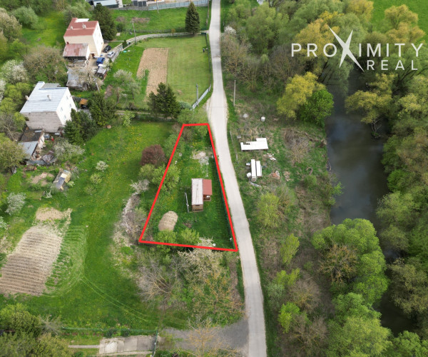 Záhrada s drevodomčekom v Nižnej Hutke