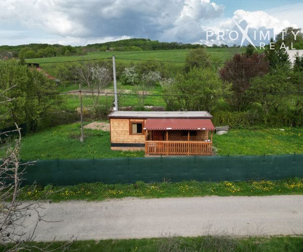 Záhrada s drevodomčekom v Nižnej Hutke