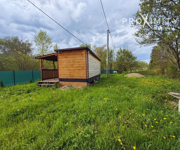 Záhrada s drevodomčekom v Nižnej Hutke