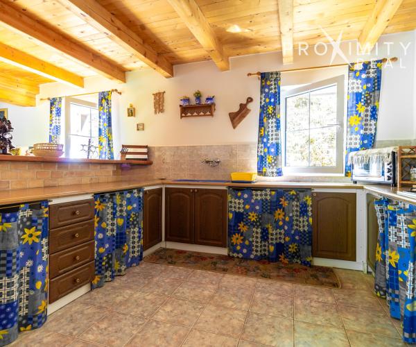 NA PREDAJ: Luxusná celoročná chata pri Ružíne s nádherným výhľadom