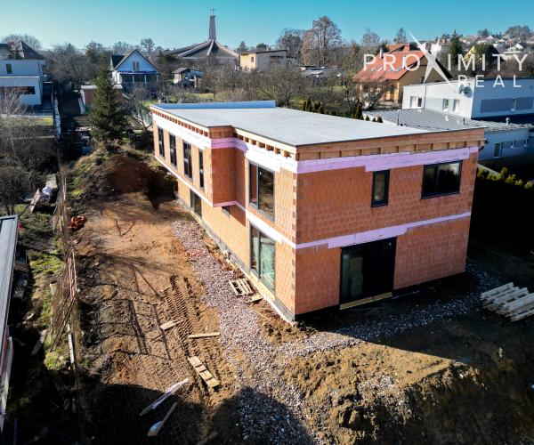 SKOLAUDOVANÉ-VILADOMY PEREŠ  3 izb. byt s vlastnou záhradou a 2xparkovanie