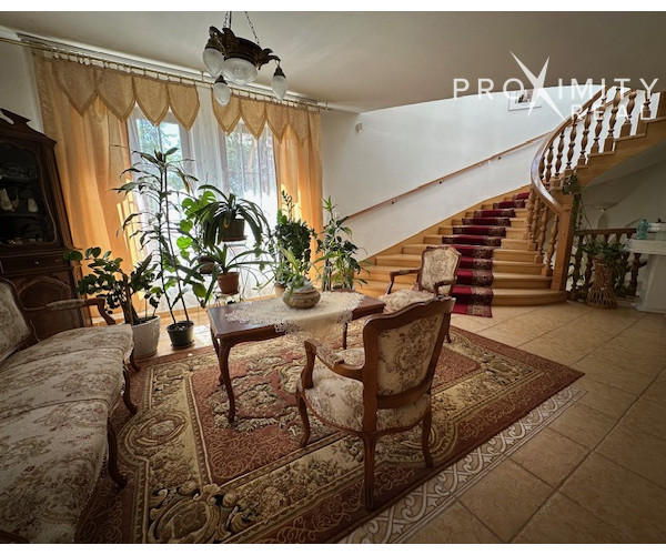 Priestranný dom vhodný na podnikanie  sídlo firmy