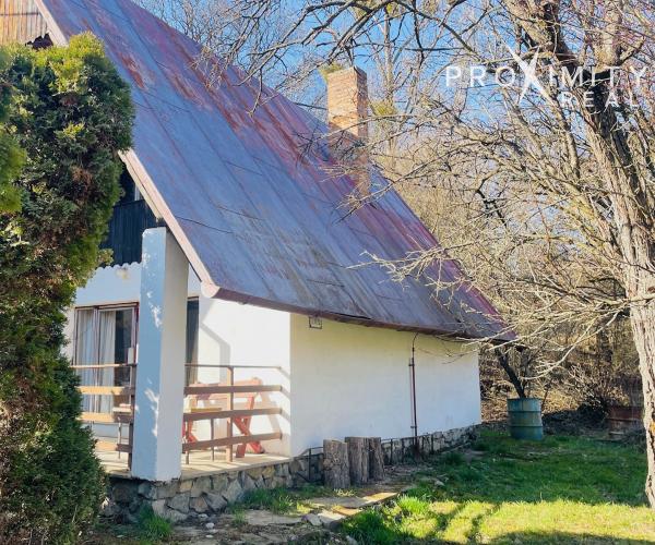 Mončí potok - Na predaj murovaná chata s rovinatým pozemkom – pokoj prírody na dosah mesta