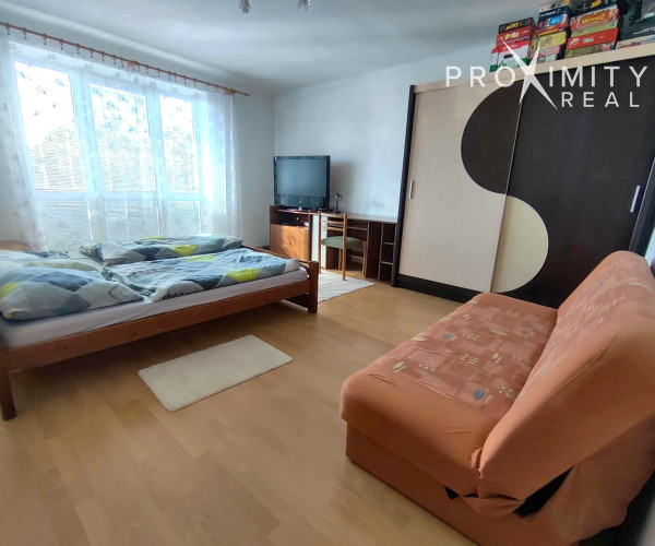 Priestranný dvojpodlažný rodinný dom s pozemkom 893 m² v Turni nad Bodvou