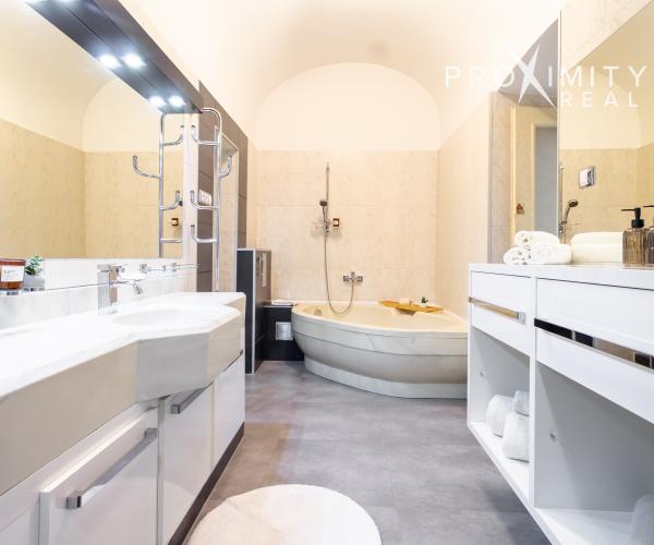 Elegantný historický byt s jedinečnou atmosférou a veľkorysou rozlohou 130 m²  v CENTRE MESTA KOŠICE