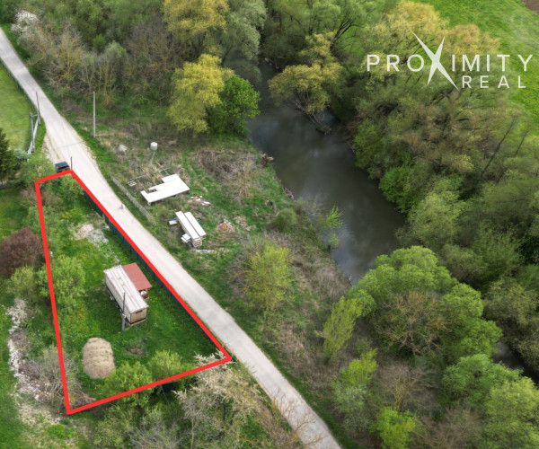 Záhrada s drevodomčekom v Nižnej Hutke