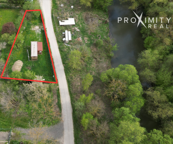 Záhrada s drevodomčekom v Nižnej Hutke