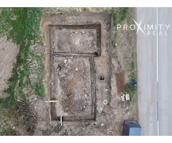 Stavebný pozemok s hotovými základmi a projektom v Olšovanoch