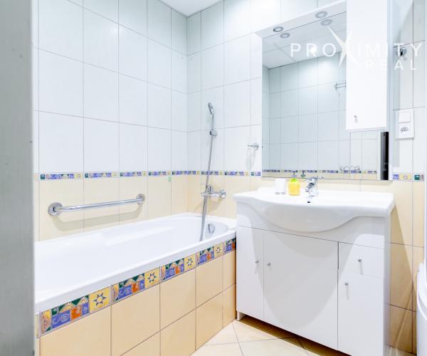 Pražský 3 izbový byt s loggiou na Jakobyho ul., Staré Mesto