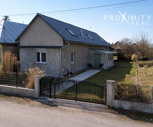 Rodinný dom s možnosťou rozšírenia bývania a veľkým pozemkom – Valaliky