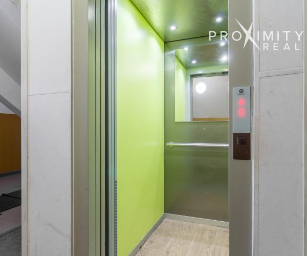 MODERNÉ BÝVANIE NA TERASE: Čerstvá rekonštrukcia 1,5 izb. bytu v srdci Košíc