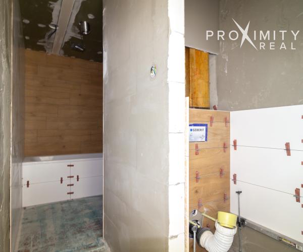 MODERNÉ BÝVANIE NA TERASE: Čerstvá rekonštrukcia 1,5 izb. bytu v srdci Košíc