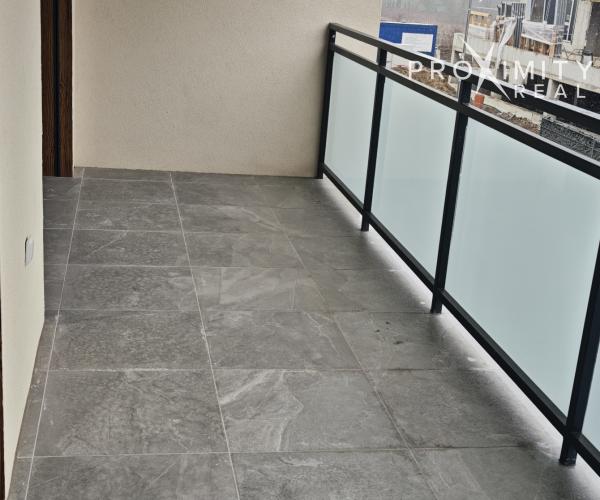 Exkluzívny 3-izbový byt s veľkým balkónom v rezidenčnom projekte NESTHOME – Popradská ulica, Košice – Terasa