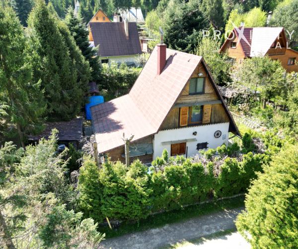 🌲 Exkluzívne: Celoročná chata len 50m od Ružína (Jaklovce)