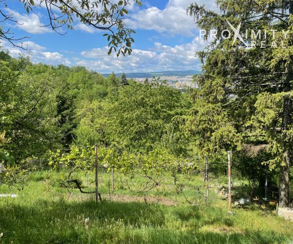 Na predaj zachovalá murovaná chatka s krásnou záhradou (641m²)
