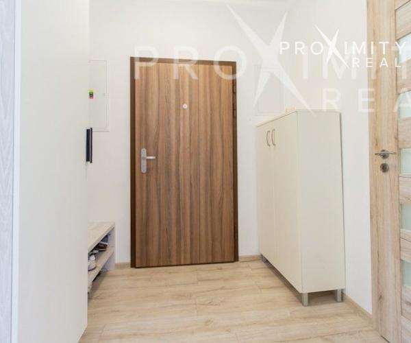 PRENÁJOM - 2 izbový byt v Mestskom parku - Staré mesto, balkón, parkovacie miesto
