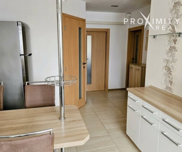 3-IZBOVÝ BYT PO REKONŠTRUKCII, ZASKLENÁ LOGGIA, 2× KLIMATIZÁCIA A GARÁŽ | DONSKÁ – NAD JAZEROM