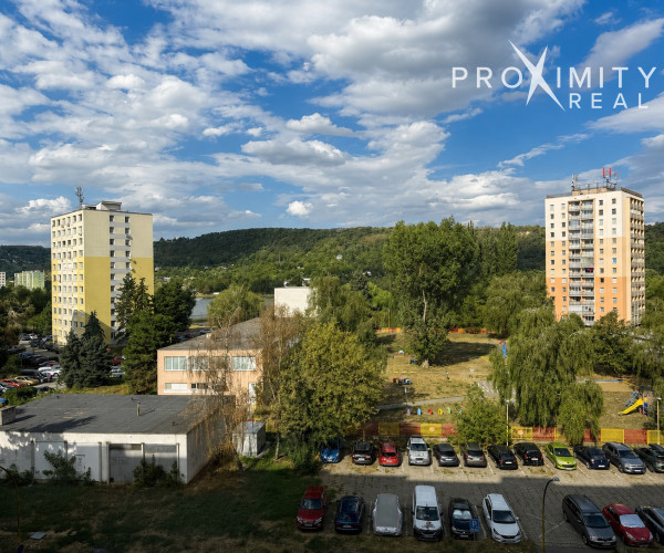 3-IZBOVÝ BYT PO REKONŠTRUKCII, ZASKLENÁ LOGGIA, 2× KLIMATIZÁCIA A GARÁŽ | DONSKÁ – NAD JAZEROM