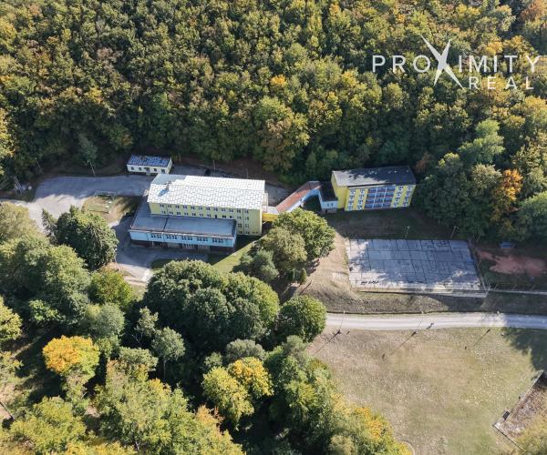 🌲 INVESTIČNÁ PRÍLEŽITOSŤ: Kompletne zabehnuté rekreačné zariadenie s wellness a športovým areálom – Zlatá Idka